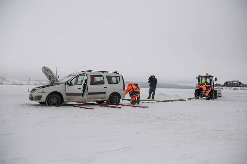 Учения по оказанию помощи при ДТП с провалом автотехники под лёд 