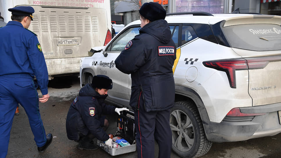 В Казани водитель каршеринга въехал в остановку с людьми: 11 человек пострадали