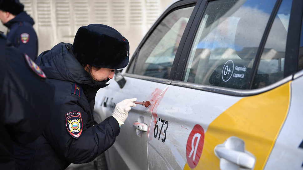 В Казани водитель каршеринга въехал в остановку с людьми: 11 человек пострадали