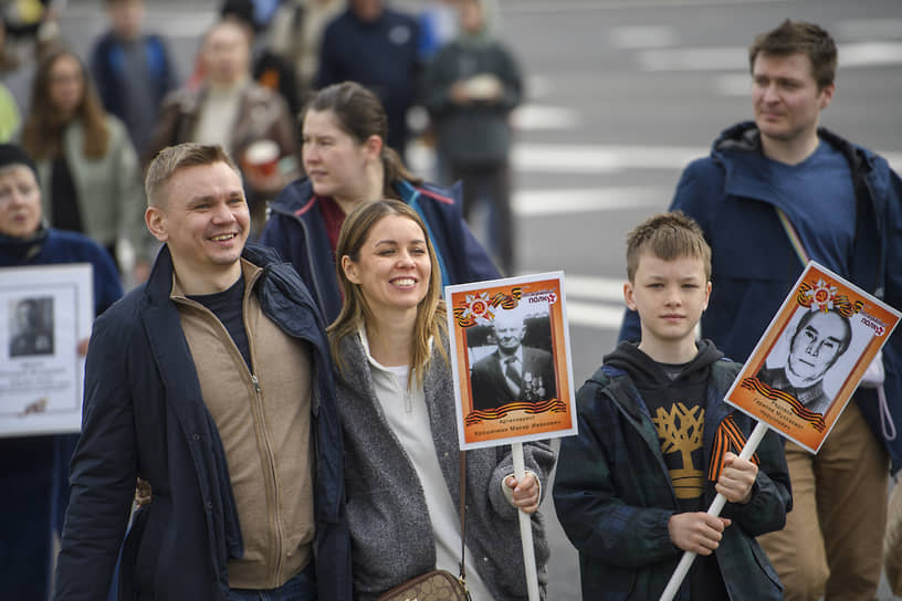 Бессмертный полк в Казани 9 мая 2025 года