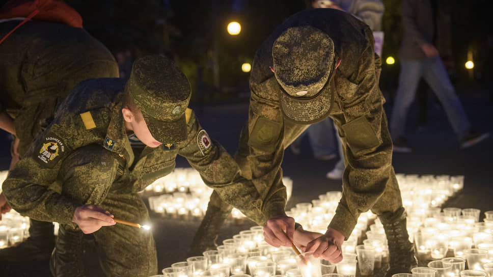 В Парке Победы в память о героях войны зажгли 40 тысяч свечей