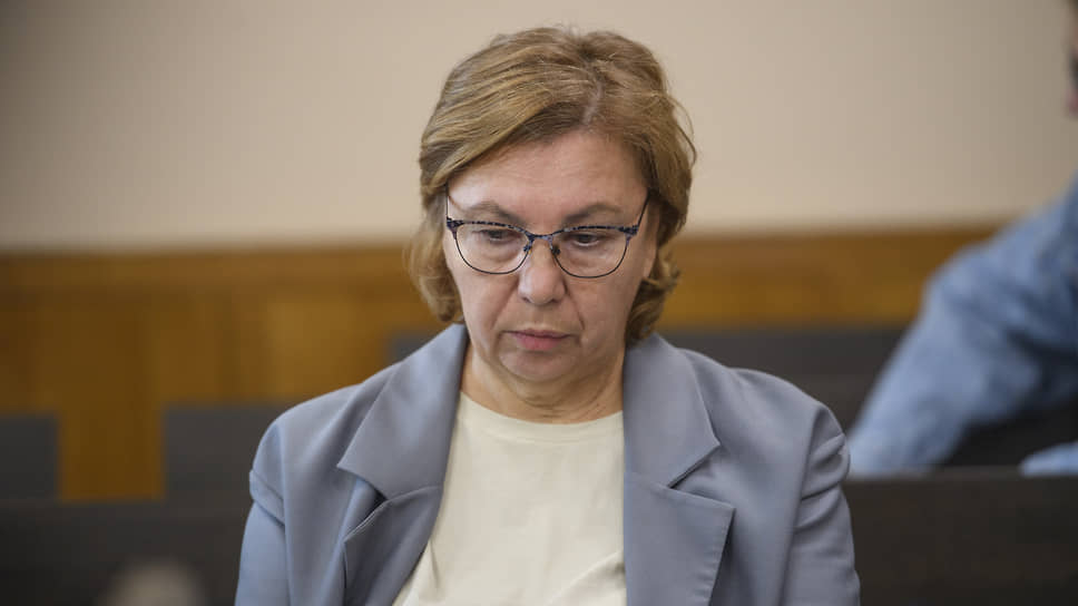 Судебное процесс по делу о мошенничестве экс-главе ЗАГС Татарстана Гульшат Нигматуллиной и ее экс-заместителю Ренату Ахметзянову.