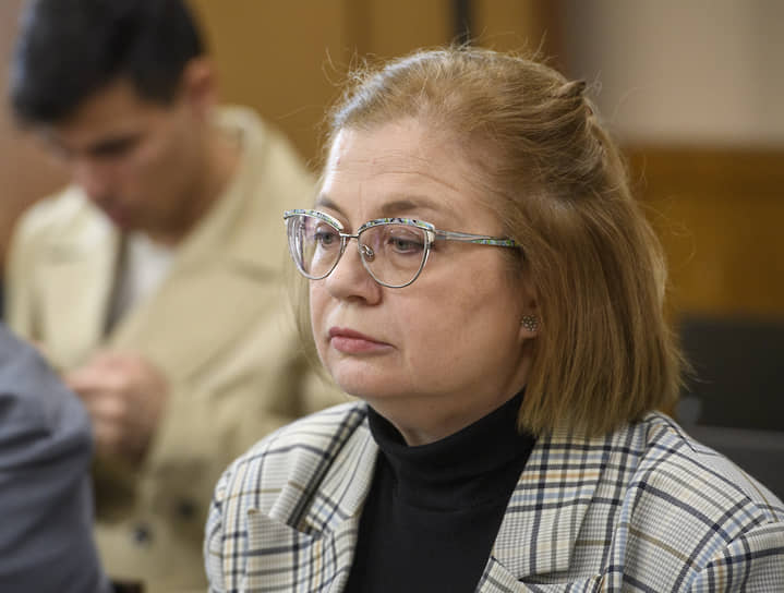 Судебное процесс по делу о мошенничестве экс-главе ЗАГС Татарстана Гульшат Нигматуллиной и ее экс-заместителю Ренату Ахметзянову.