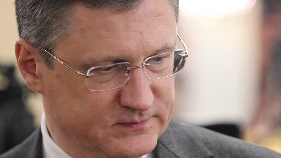 Заместитель председателя правительства России Александр Новак перед началом заседания правительства России