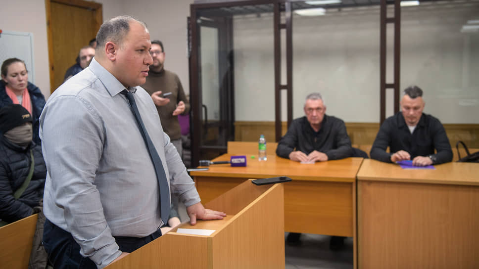 Следователь просил об аресте, ссылаясь на задержание в аэропорту и показания свидетеля