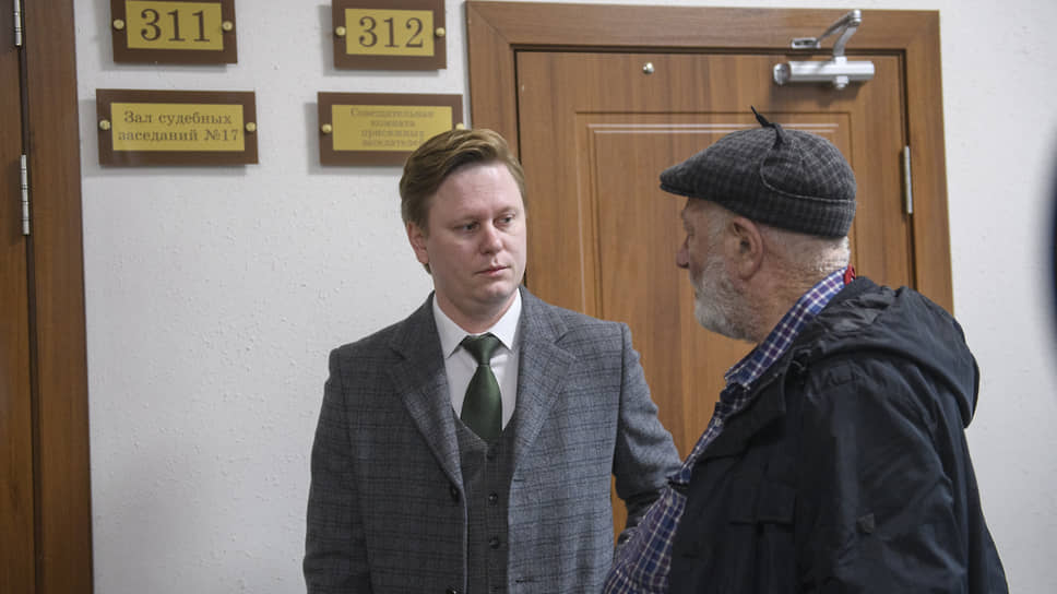 Адвокат Антон Казанцев (слева) и подсудимый Иосиф Лифшиц (справа)