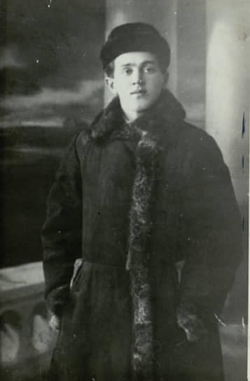 Салих Сайдашев в 1922 году после возвращения в Казань. После военной службы татарский писатель Карим Тинчурин пригласил Салиха Сайдашева работать в только что созданный театр имени Красного Октября (театр им. Г. Камала)

