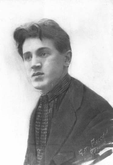 Композитор Салих Сайдашев работал в театре в качестве дирижера и музыкального руководителя. Деятельность композитора послужила основой для формирования нового жанра в театральном искусстве – музыкальной драмы.

