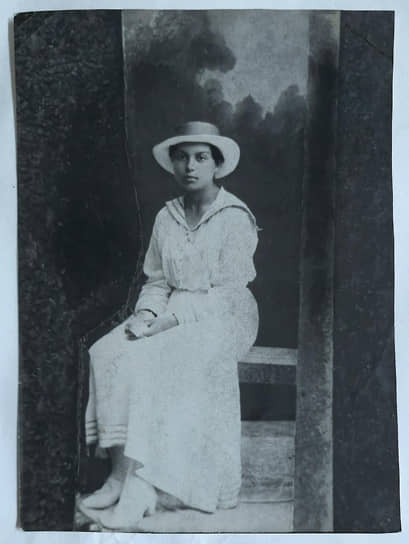 Первая жена Салиха Сайдашева Валентина Мухина. Супруги поженились в 1925 году. По воспоминаниям современников, они расписались тайно, испугавшись, что семья Сайдашева не примет русскую жену. В 1926 году у них родился сын Альфред. Валентина Мухина умерла после родов от заражения крови.

