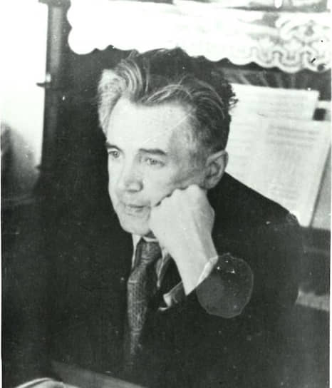 Салих Сайдашев в апреле 1954 года. Несколько лет он жил на скромные гонорары после того, как его во второй раз отстранили от работы. Творчество Салиха Сайдашева обвиняли в недостаточной народности, излишних театральности и формализме.

