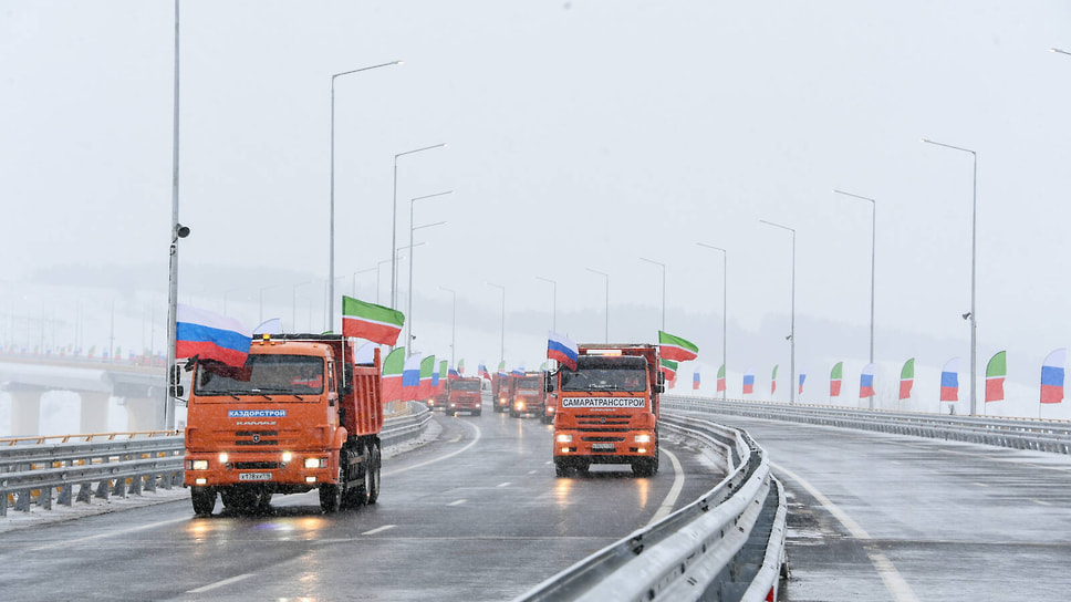 22 декабря в строй ввели новую скоростную 4-полосную трассу – 81-километровый обход Нижнекамска и Набережных Челнов  с мостом через Каму