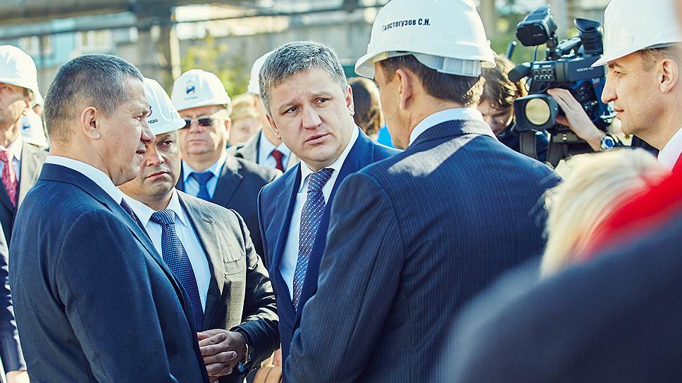 Председатель правления «РусГидро» Евгений Дод (третий справа) расчитывает на продолжение масштабных строек