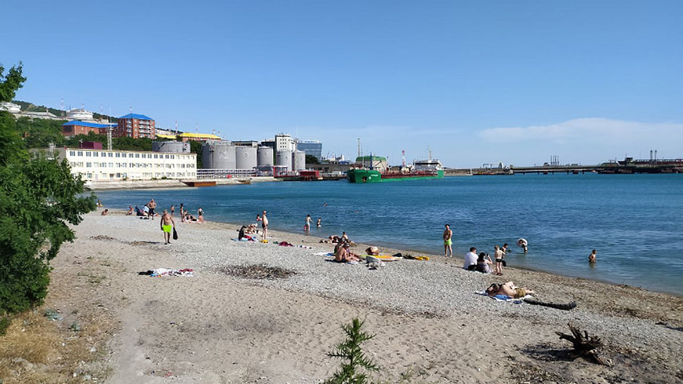 Жители Восточного района 
Новороссийска утверждают, что «Порт Виктория» лишает их единственного места отдыха на морском берегу