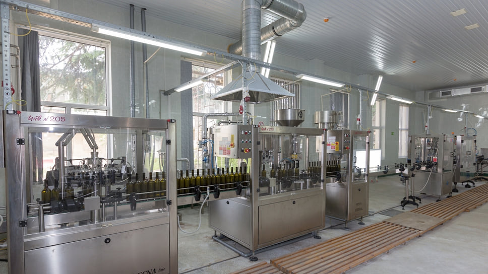 В 2014 году на Адлерском винзаводе провели реконструкцию и вновь запустили производство, но предприятие так и не смогло стать прибыльным
