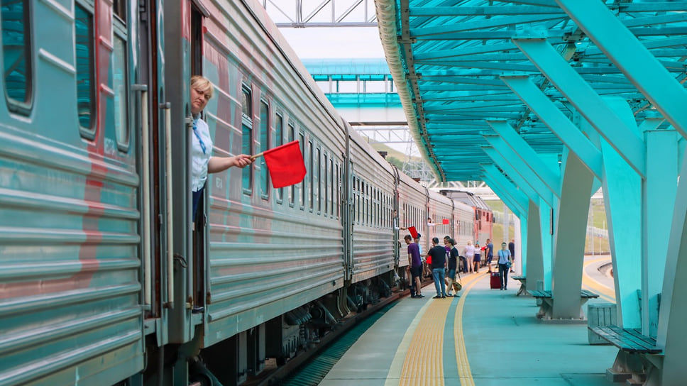 Крымская железная дорога занимается перевозкой пассажиров на территории Крыма и Севастополя
