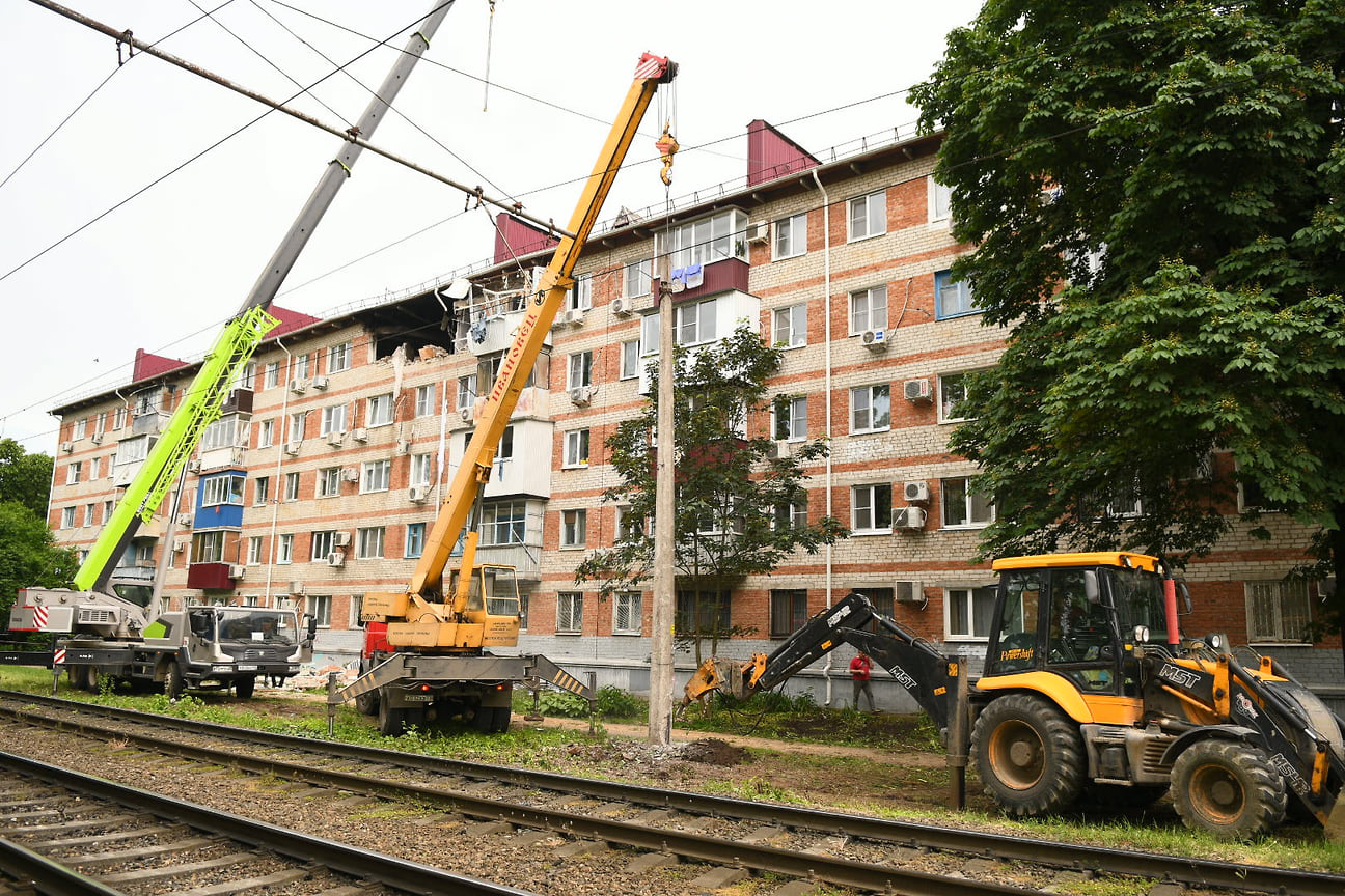 В Краснодаре в поврежденном взрывом газа доме начали разбирать крышу –  Коммерсантъ Краснодар