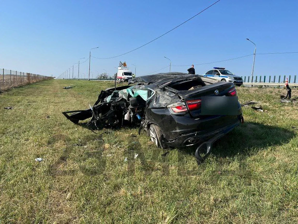 В Кореновском районе в аварии из-за взорвавшегося колеса погиб водитель BMW  – Коммерсантъ Краснодар