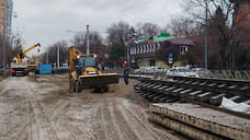 На улице Московской в Краснодаре укладывают трамвайное полотно