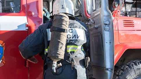 В Краснодаре на парковке жилого комплекса сгорели 13 автомобилей