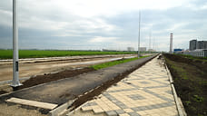 В поселке Новознаменском строят шесть дорог и надземный переход