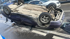 В центре Краснодара водитель перевернул Lada после проезда на красный свет