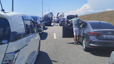На Крымском мосту в очереди стоят более 700 автомобилей