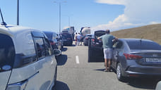 В очереди перед Крымским мостом со стороны Керчи скопилось более тысячи машин