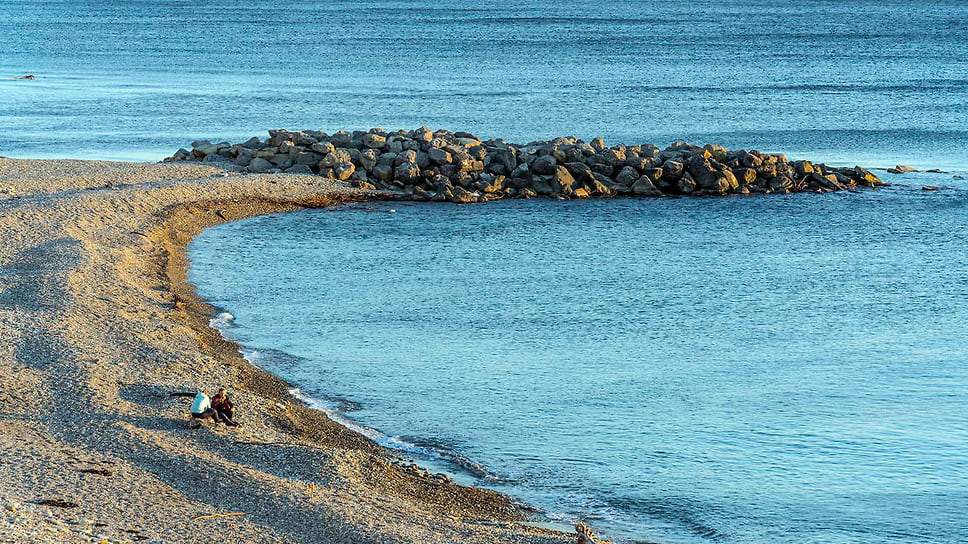 Берег Черного моря в с. Дивноморское, Геленджик. Ноябрь 2018 года