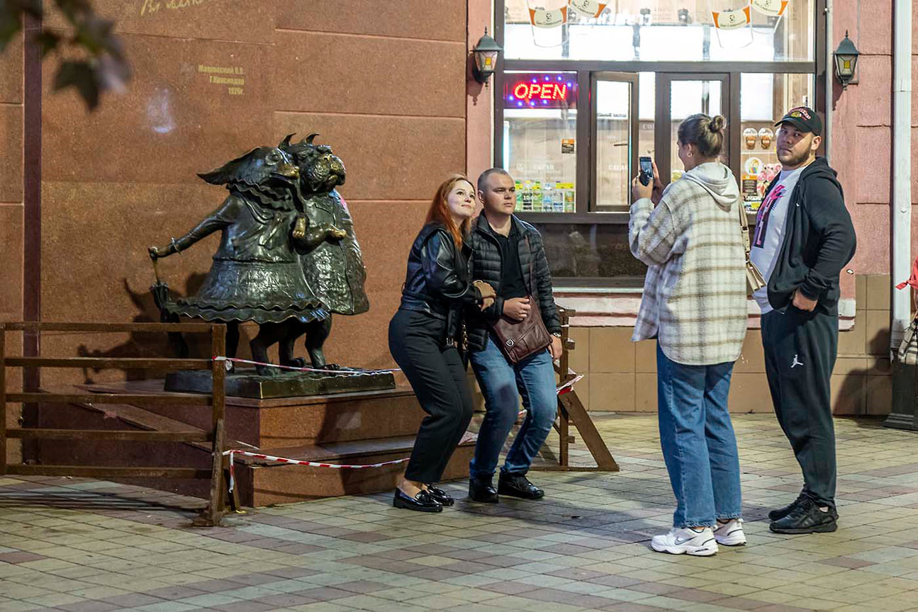 Еще одно фото на память у городской скульптуры. Сентябрь 2021
