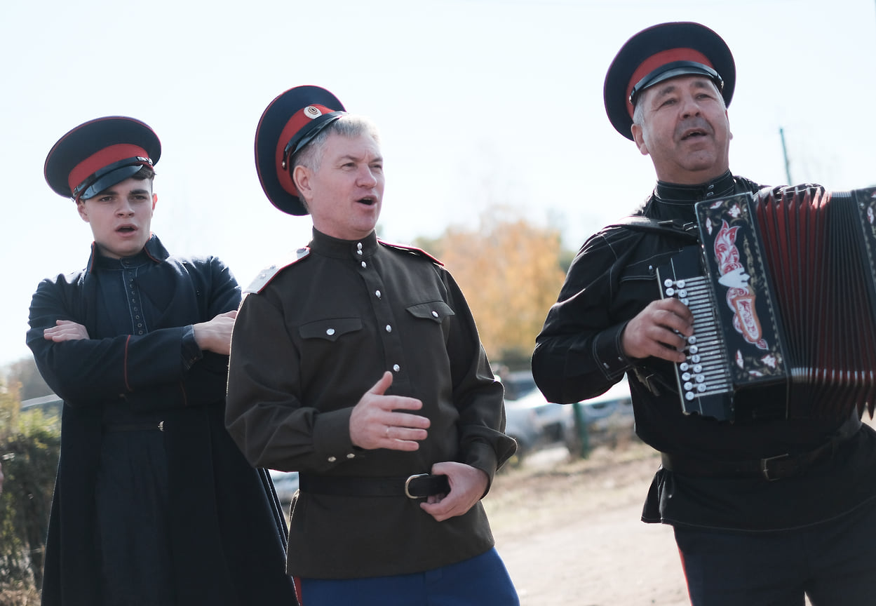 Участники фестиваля традиционной казачьей культуры «Александровская крепость». Хутор Аргатов (Усть-Лабинский район), октябрь 2021
