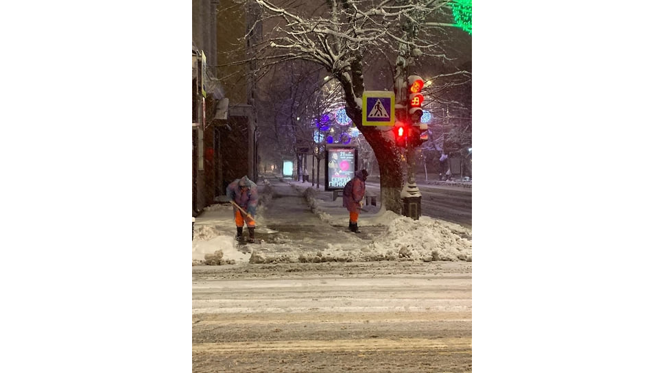 Многие горожане жаловались, что дорожной техники в городе не было видно
