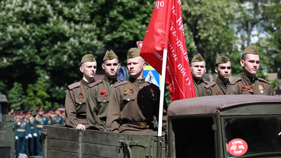 По Краснодару прошла техника времен Великой Отечественной войны
