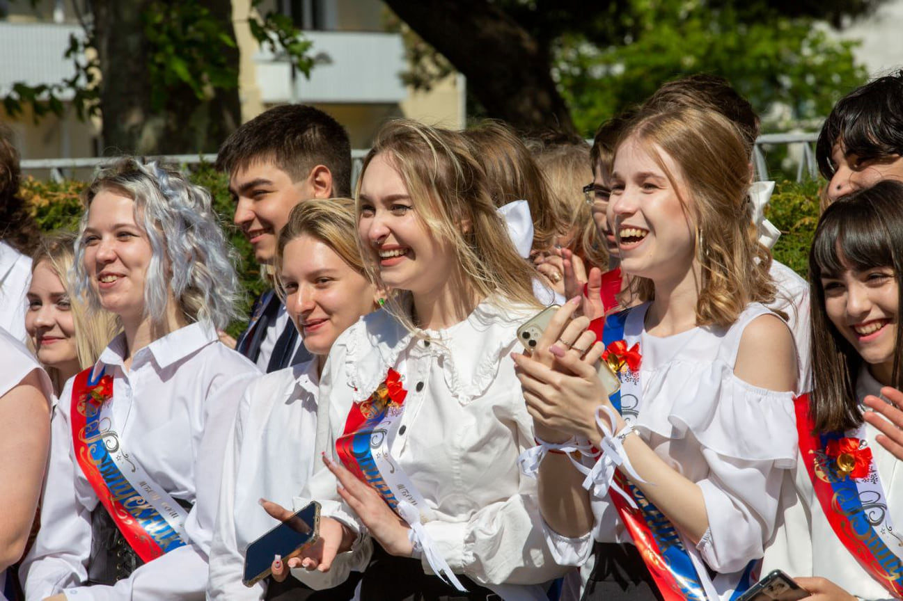 В Анапе последний звонок прозвенел для 1022 выпускников
