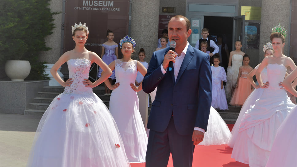 Грандиозное «Шоу невест» посетил глава города Алексей Богодистов

