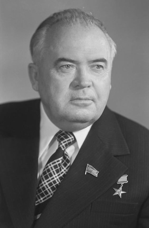 Сергей Медунов сменил на посту Григория Золотухина в 1973 году. До этого он, в общей сложности, 18 лет руководил двумя главными черноморскими курортами того времени — Ялтой и Сочи. При Медунове в Краснодарском крае была выстроена сеть научно-исследовательских институтов, были построены многие культурные объекты (театр драмы, цирк), регион стал одним из лидеров по производству сельскохозяйственной и промышленной продукции, курортная отрасль получила значительный толчок развития. В 1982—1983 годах в рамках проводимой тогда Ю. В. Андроповым чистки партийных органов был снят с должности 1-го секретаря крайкома партии, затем выведен из состава ЦК КПСС (с убийственной тогда для номенклатурного работника его уровня формулировкой: «За допущенные ошибки в работе») после предъявления ему обвинений в коррупции в связи с Сочинско-краснодарским делом, которые впоследствии были с него сняты. В 1982—1985 годах — заместитель министра плодоовощного хозяйства СССР. С 1985 года находился на пенсии. Жил в Москве. С именем Сергея Медунова нередко связывают стремительный рост уровня спортивных команд Кубани, в том числе футбольного клуба «Кубань», волейбольного «Динамо», баскетбольного «Строителя» и гандбольного СКИФ.