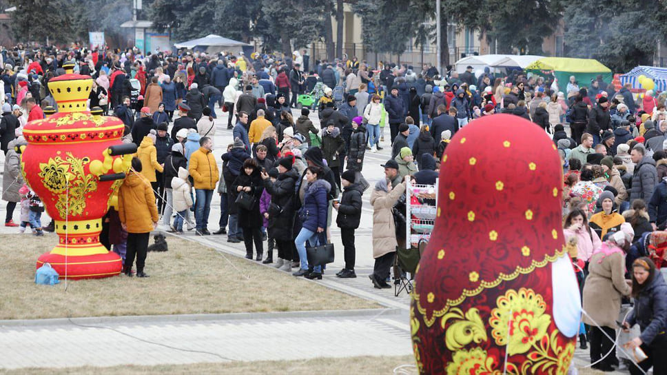 Праздник Масленицы традиционно собирает большое количество жителей
