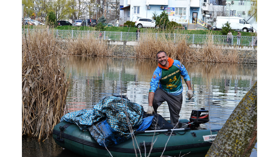 Волонтеры Street Fishing KRD регулярно проводят мероприятия по очистке и зарыблению Карасунских прудов
