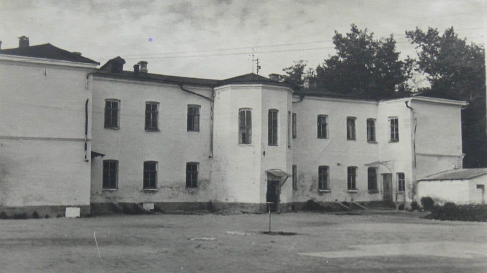 Первое здание больницы (казачий войсковой госпиталь) построили еще в 1816 году в центре Екатеринодара
