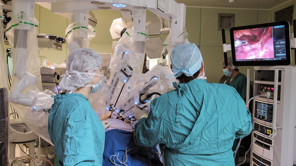 Сегодня на помощь хирургам ККБ №1 пришли роботизированные хирургические системы Da Vinci
