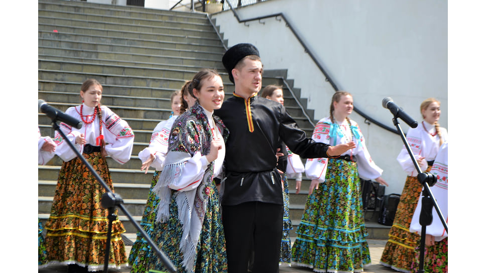 Студенты Краснодарского музыкального колледжа имени Н. А. Римского-Корсакова исполняли народные песни и духовную музыку
