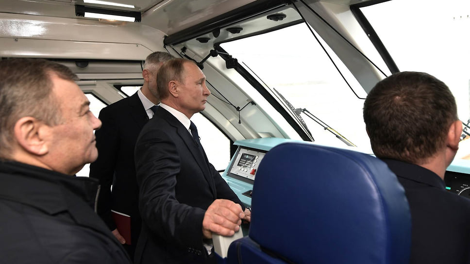 23 декабря 2019 года Владимир Путин открыл движение по железнодорожной части Крымского моста
