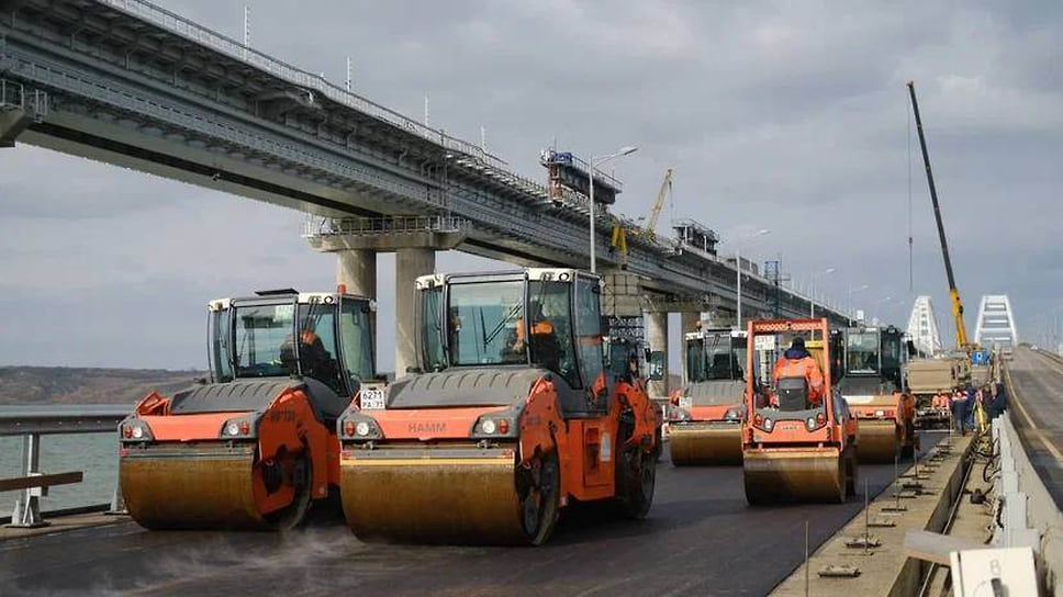 23 февраля 2023 года после ремонта Крымский мост полностью открыли для автомобильного движения. Зампредседателя правительства Марат Хуснуллин отметил, что восстановительные работы были выполнены в рекордно короткие сроки
