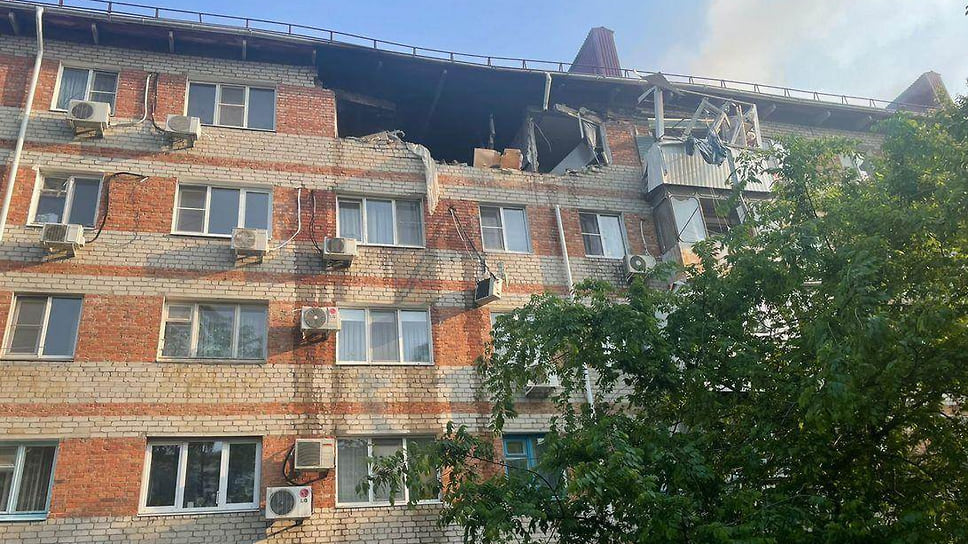 Сообщение о возгорании на пятом этаже дома по улице Клинической поступило в МЧС России по Краснодарскому краю в 17:22
