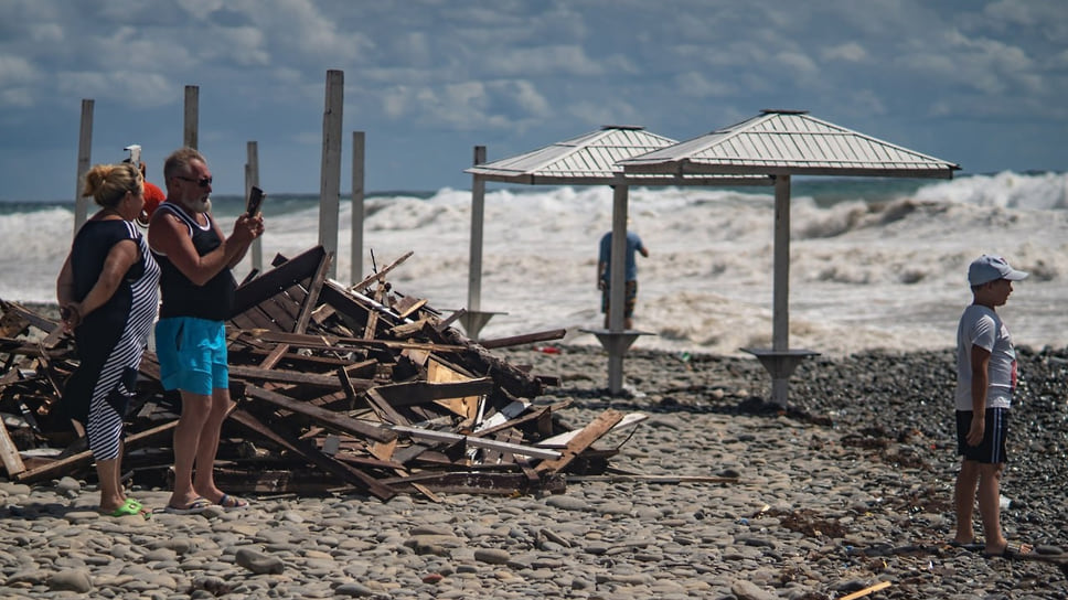 Пляж в Широкой балке в Новороссийске «не пережил мощный шторм»
