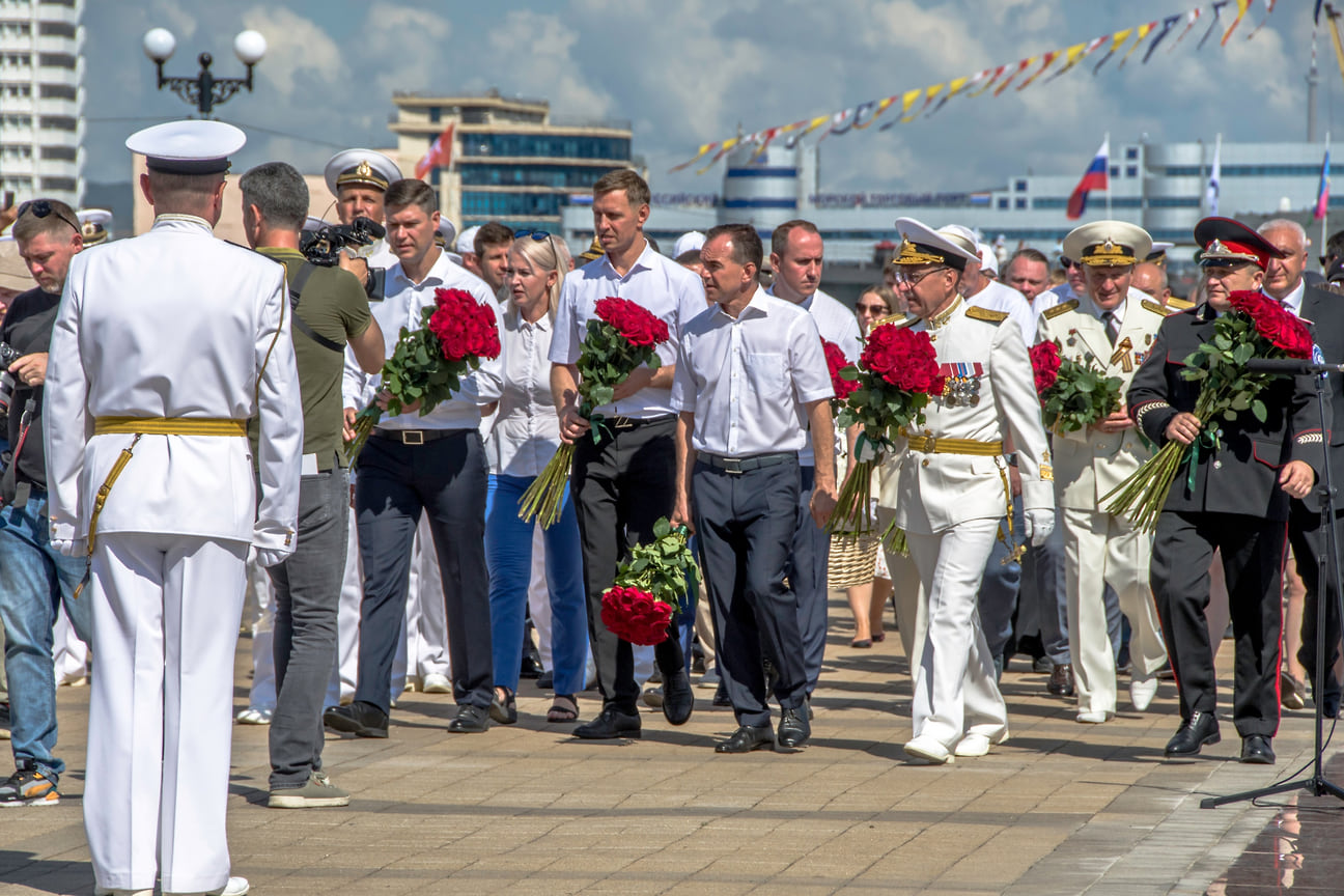 Поздравить военных моряков с праздником прибыл губернатор Краснодарского края Вениамин Кондратьев
