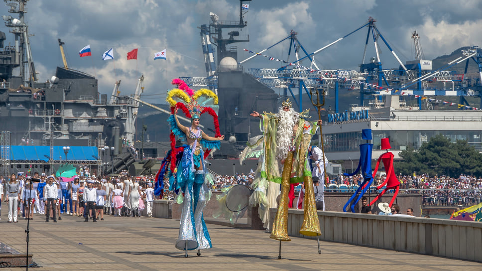 Зрители увидели театрализованное представление «Нептуния», подготовленное творческими коллективами Морского культурного центра Новороссийска
