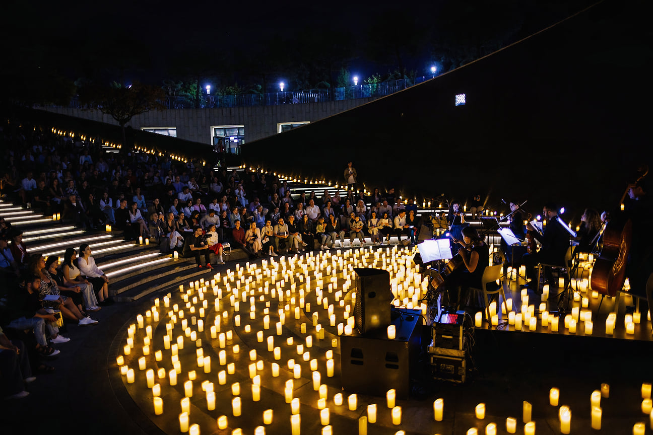 Проект Luminary — серия концертов, организованных в уникальных местах, в атмосфере тысяч свечей