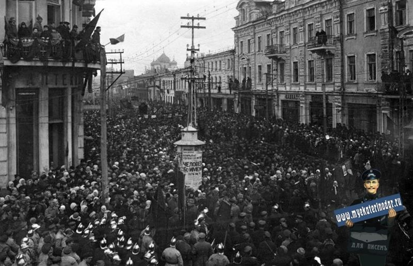 Траурный митинг в день похорон Владимира Ленина. Краснодар, 27 января 1924 года. Перекресток улиц Красной и Мира
