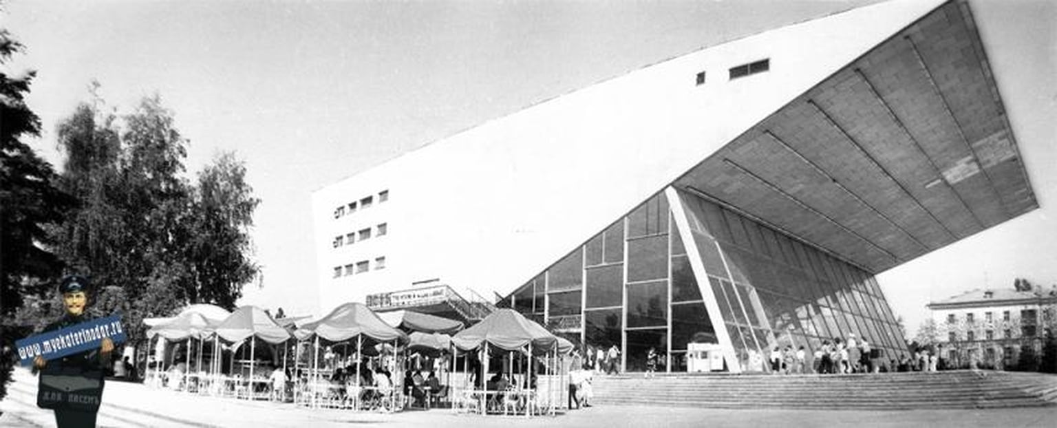 Летнее кафе у кинотеатра «Аврора», 1985 год
