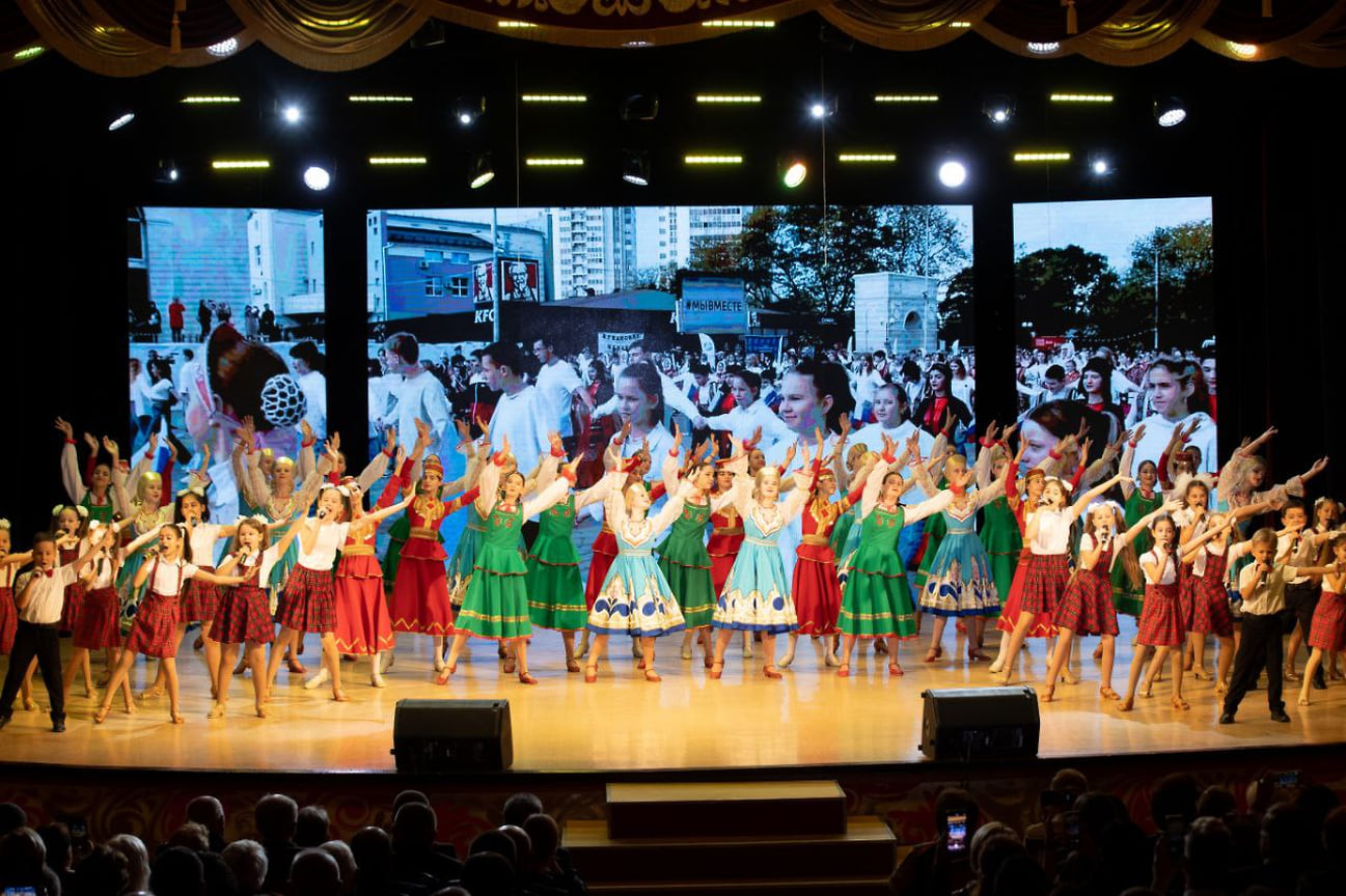 Торжественное мероприятие, посвященное государственному празднику, состоялось в Городском театре Анапы